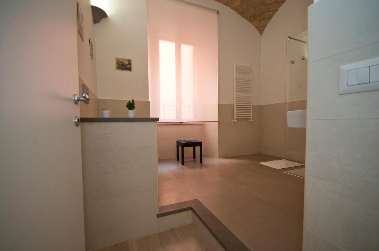B&B La Finestra Sul Colosseo Rome Exterior photo